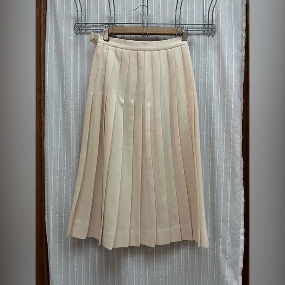 🔆JH Collectibles Cream Pleated wool skirt  size 4P - Picture 2 of 6